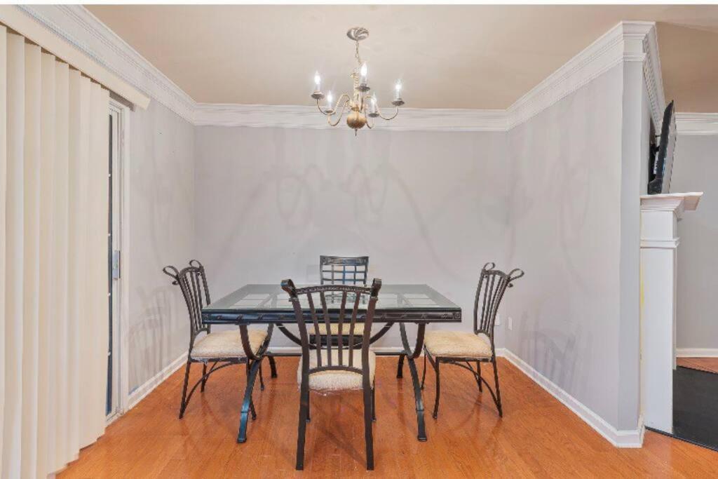 Beautiful Cozy 3-Bedroom Townhome Retreat 애틀랜타 외부 사진